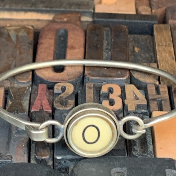 O typewriter key bracelet - Picture 2 of 3